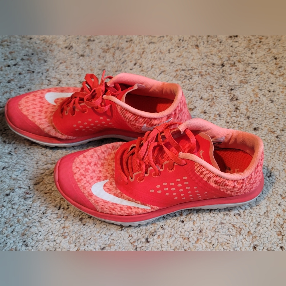 Womens nike running shoe